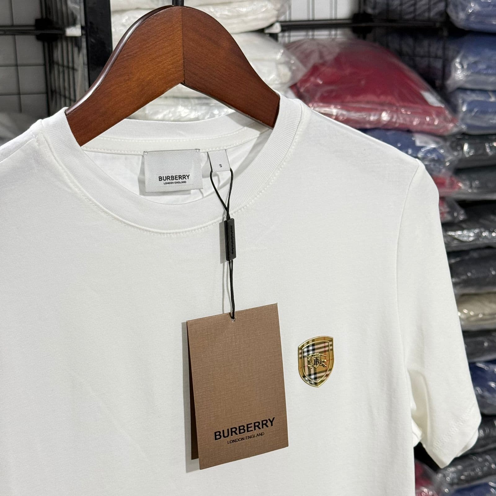 Camiseta Basica Burberry cor Branca — imagem 1 de 1