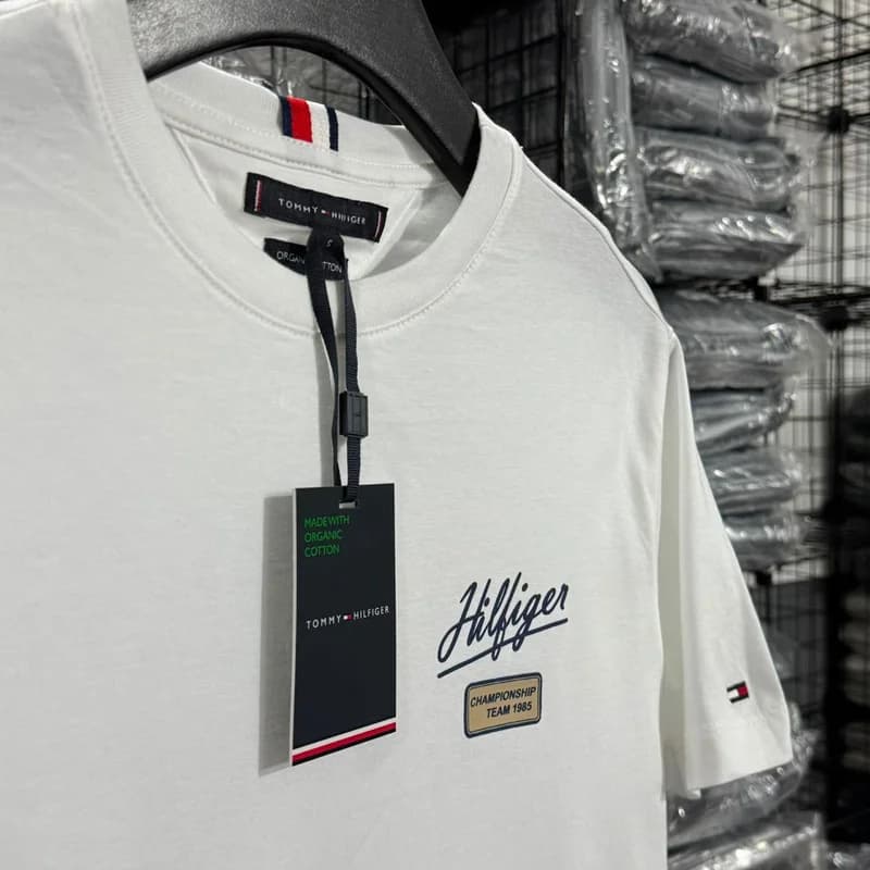 Camiseta Estampada Tommy Hilfiger cor Branco — imagem 1 de 1