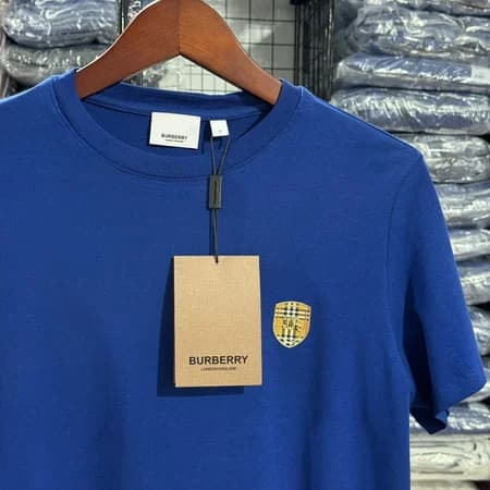 Camiseta Basica Burberry cor Azul Royal — imagem 1 de 1