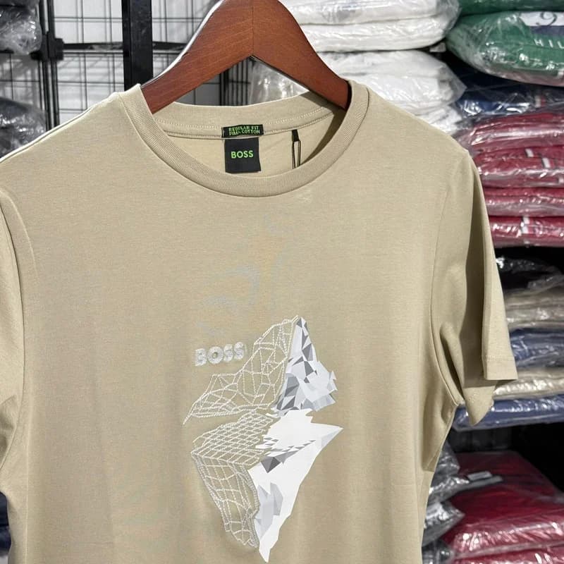 Camiseta Estampada Hugo Boss cor Bege — imagem 1 de 1