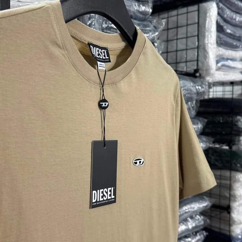 Camiseta Estampada Diesel cor Bege — imagem 1 de 2