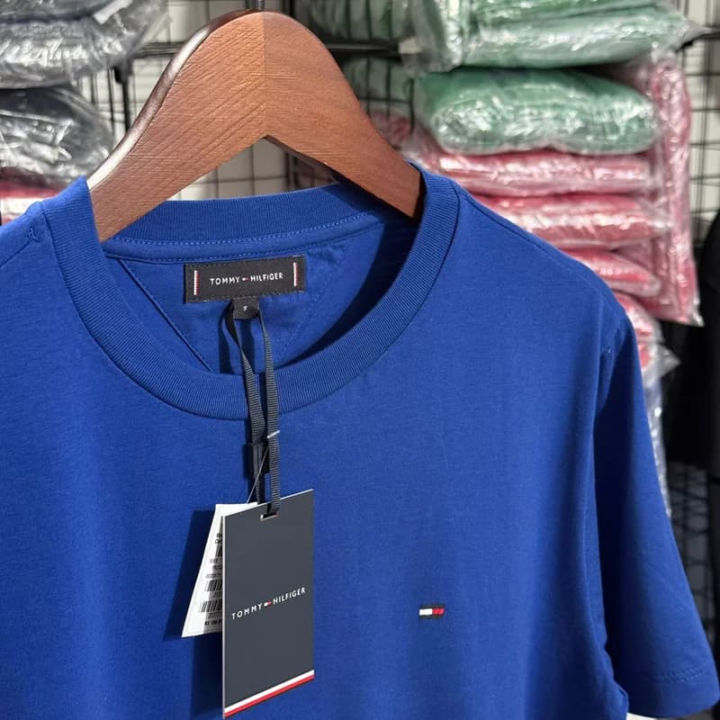 Camiseta Basica Tommy Hilfiger cor Azul Royal — imagem 1 de 3