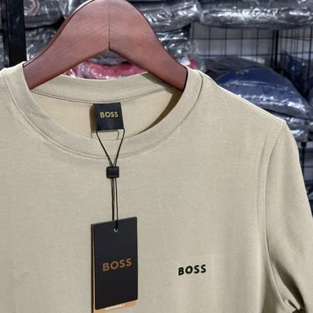 Camiseta Basica Hugo Boss cor Bege — imagem 1 de 3