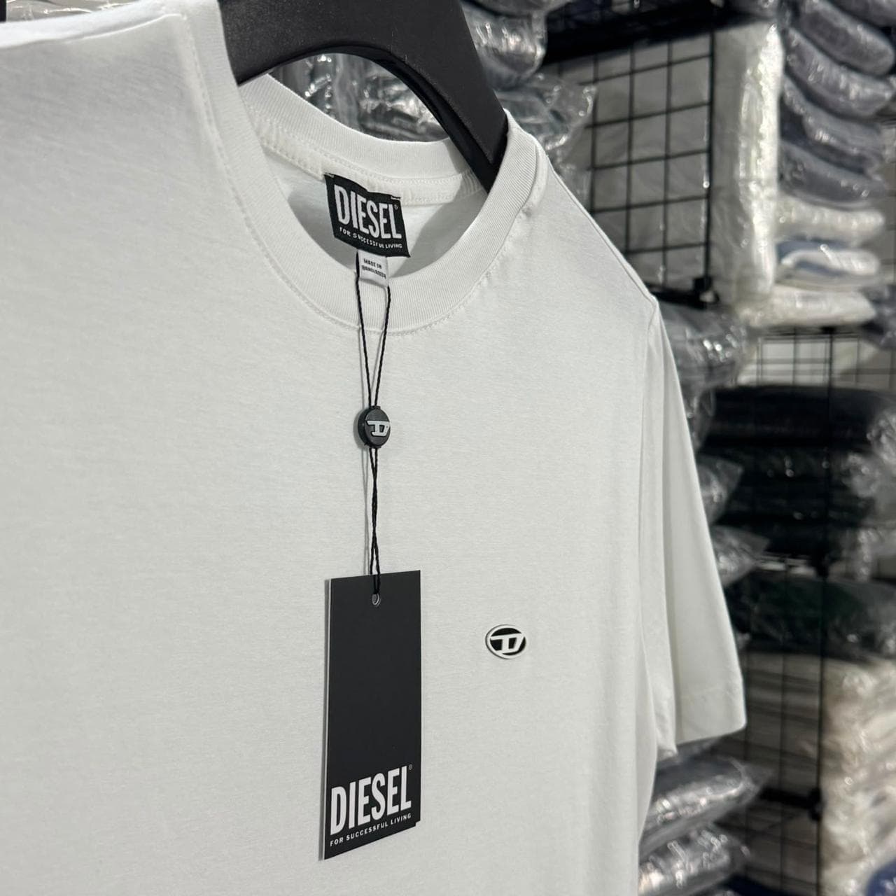 Camiseta Estampada Diesel cor Branca — imagem 1 de 1
