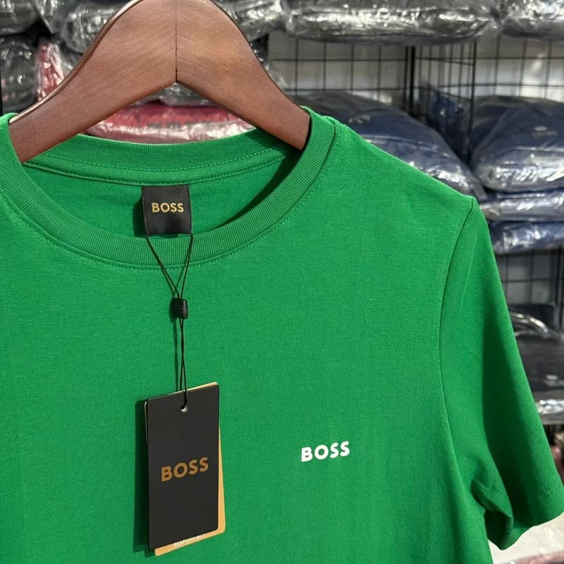 Camiseta Basica Hugo Boss cor Verde Bandeira — imagem 1 de 1