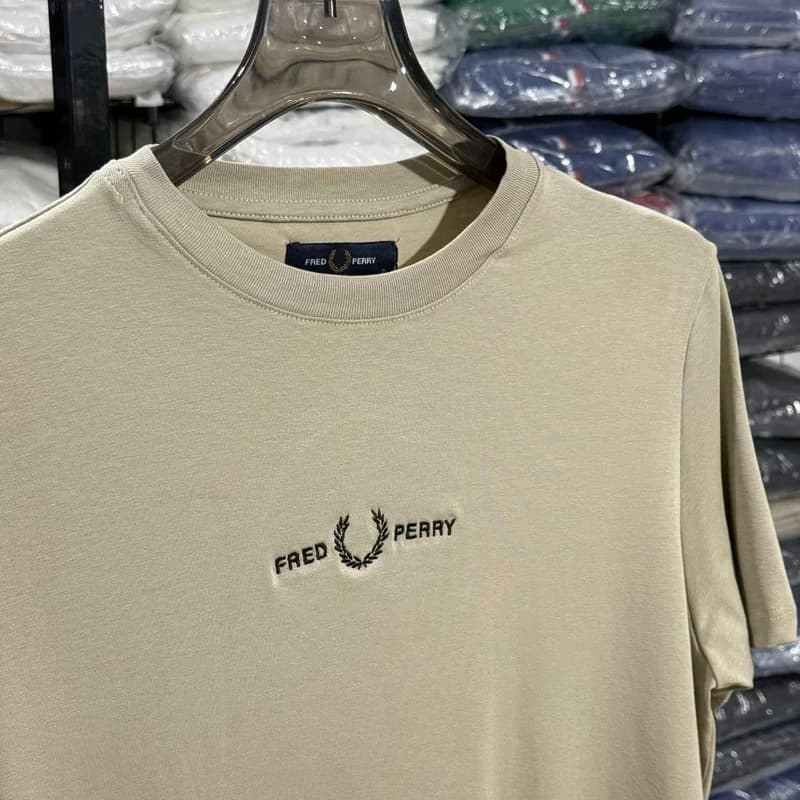 Camiseta Estampada Fred Perry cor Bege — imagem 1 de 1