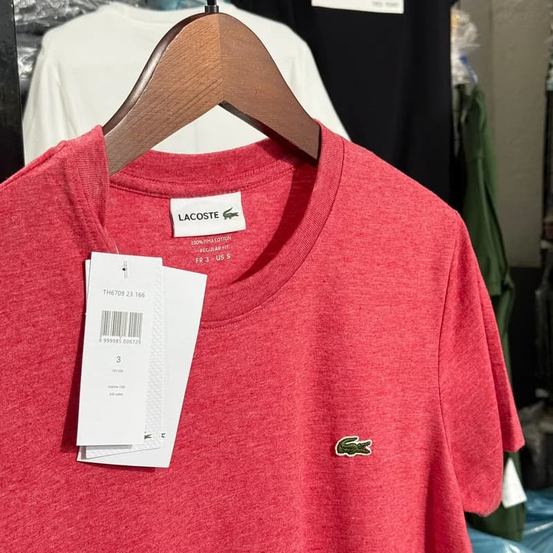 Camiseta Basica Lacoste cor Vermelho Melancia — imagem 1 de 2