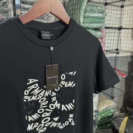 Camiseta Estampada Emporio Armani cor Preto — imagem 1 de 1