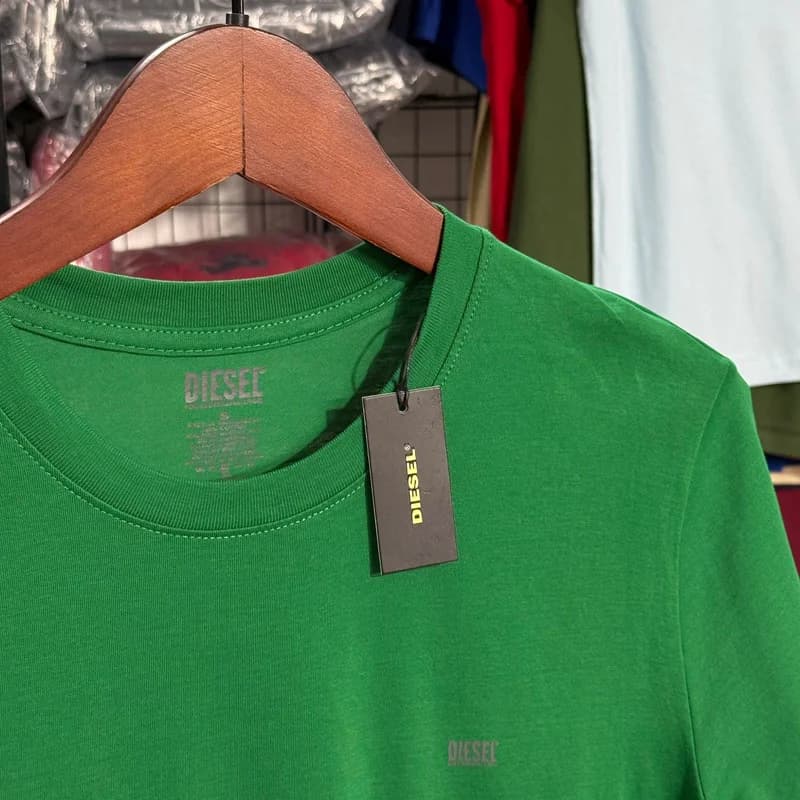 Camiseta Basica Diesel Minimalista cor Verde Bandeira — imagem 1 de 1