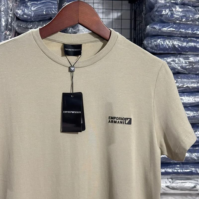 Camiseta Basica Emporio Armani cor Bege — imagem 1 de 3